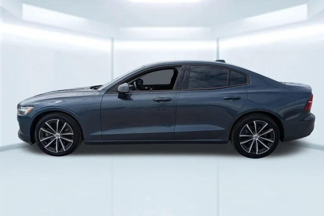 2021 Volvo S60 T5 Momentum photo 1