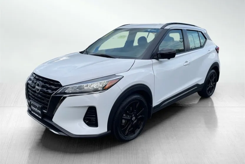 2024 Nissan Kicks SR photo 1