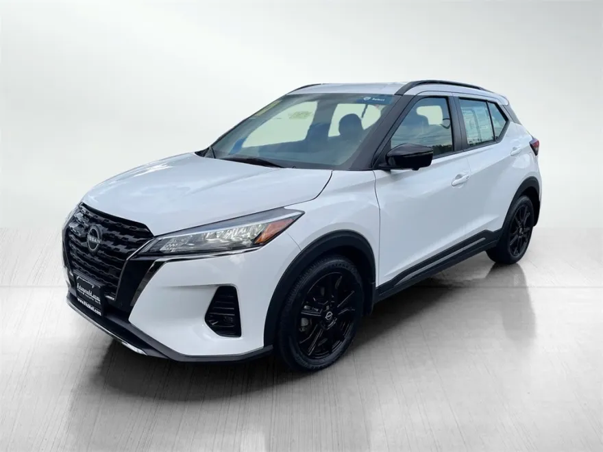 2024 Nissan Kicks SR photo 1