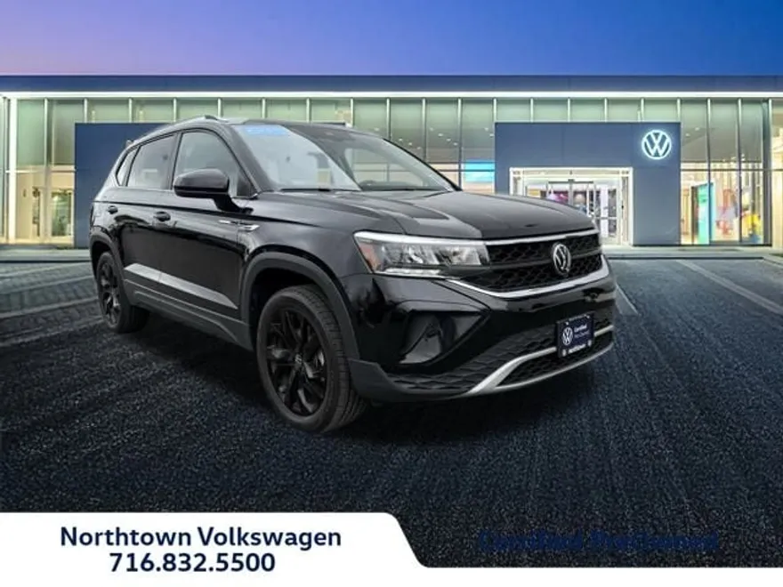 2023 Volkswagen Taos SE photo 1
