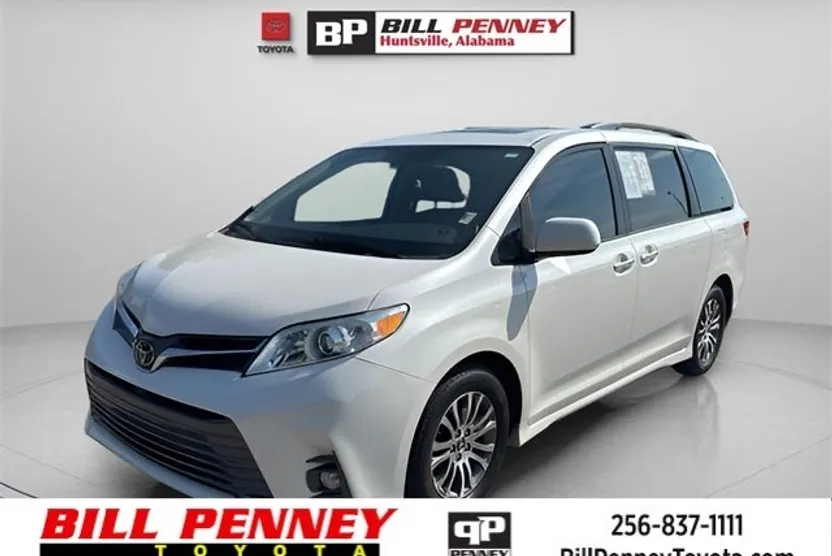 2020 Toyota Sienna XLE photo 1