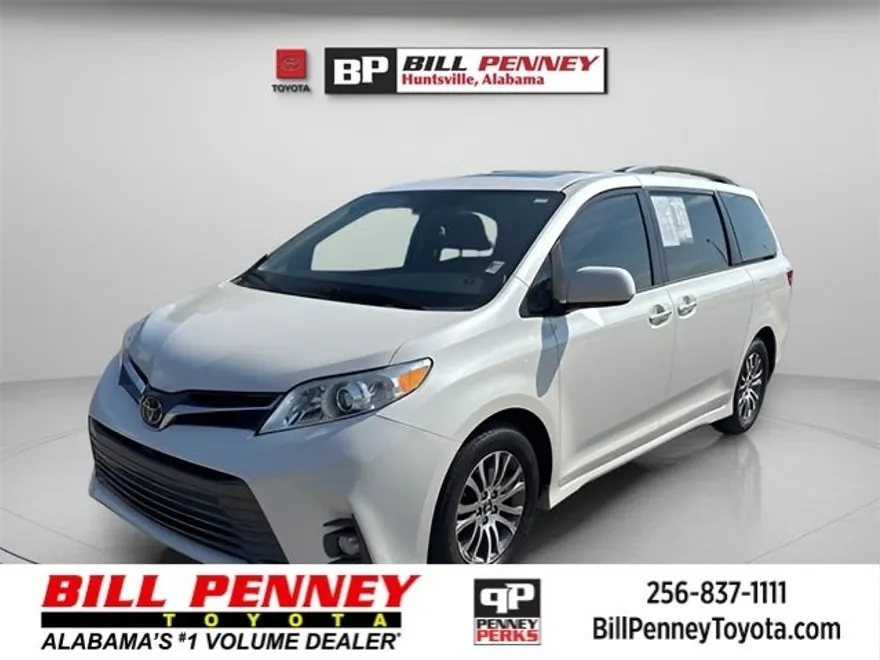 2020 Toyota Sienna XLE photo 1