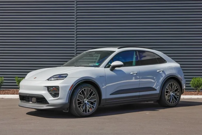 2025 Porsche Macan Electric photo 1