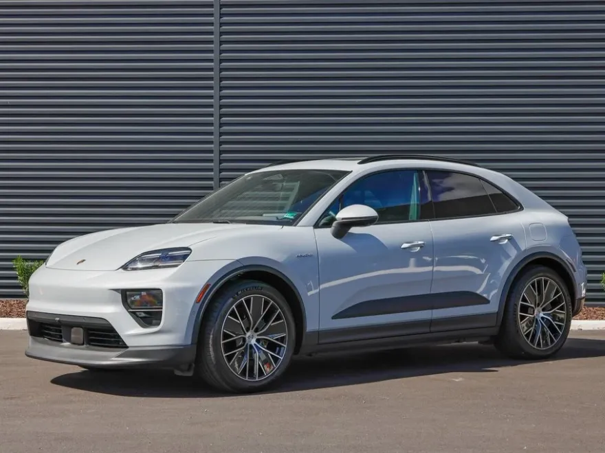 2025 Porsche Macan Electric photo 1