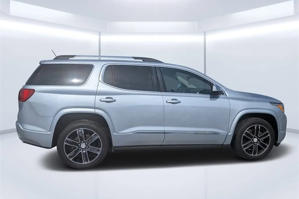 2017 Gmc Acadia Denali photo 1