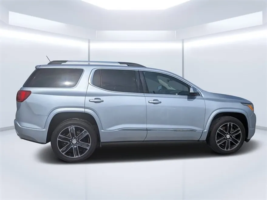 2017 Gmc Acadia Denali photo 1