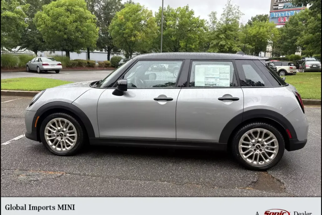 2025 Mini Cooper 4 Door Hardtop Signature photo 1