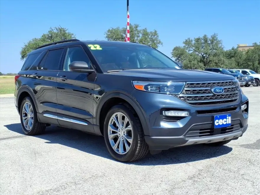 2022 Ford Explorer XLT photo 1