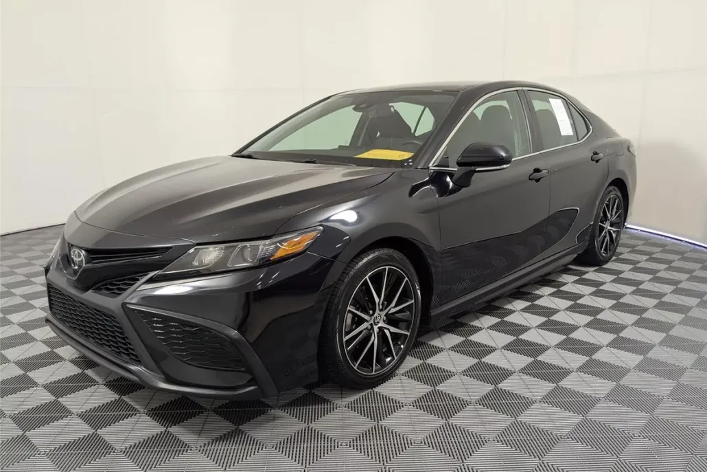 2023 Toyota Camry SE photo 1