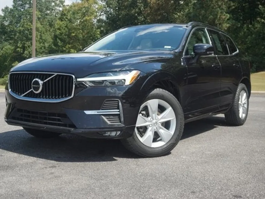 2022 Volvo XC60 Momentum photo 1