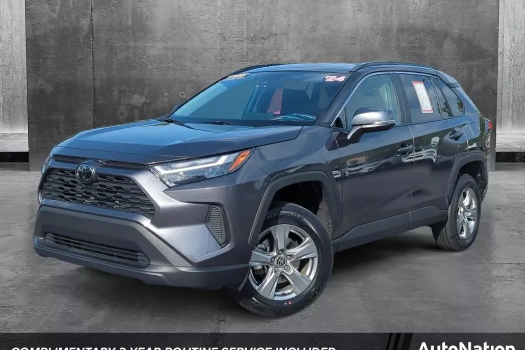 2024 Toyota RAV4 XLE photo 1