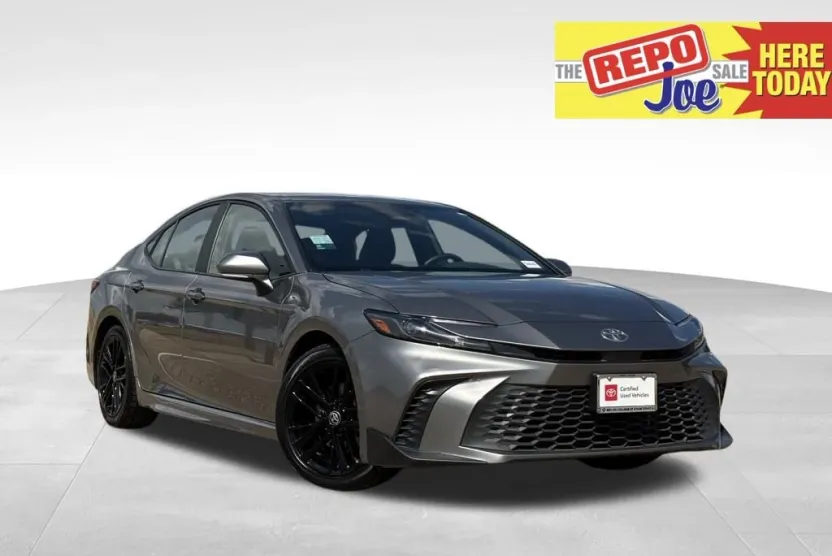 2025 Toyota Camry SE photo 1