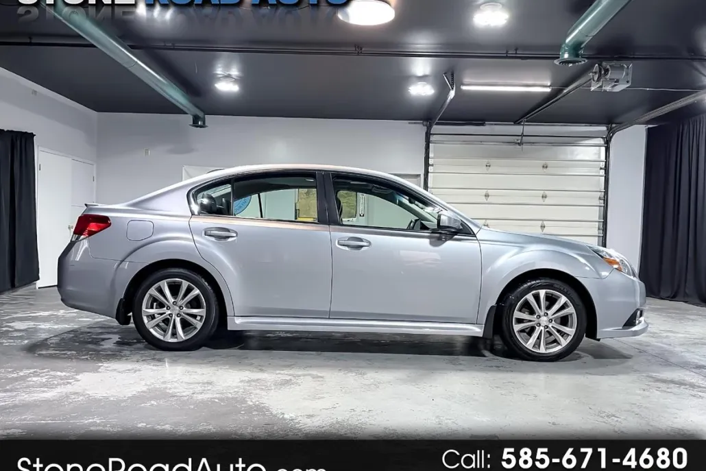 2013 Subaru Legacy 2.5i Limited photo 1