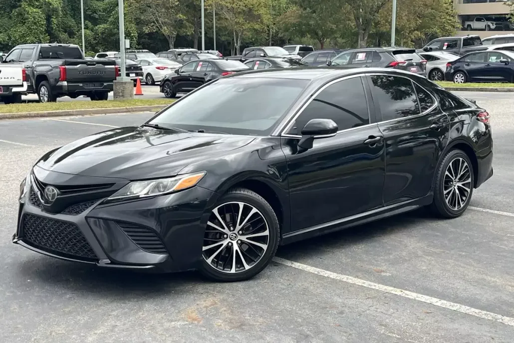 2018 Toyota Camry SE photo 1