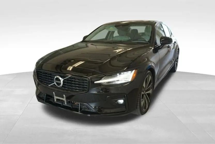 2022 Volvo S60 B5 Momentum photo 1