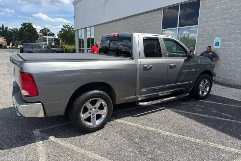 2011 Ram 1500 SLT photo 1
