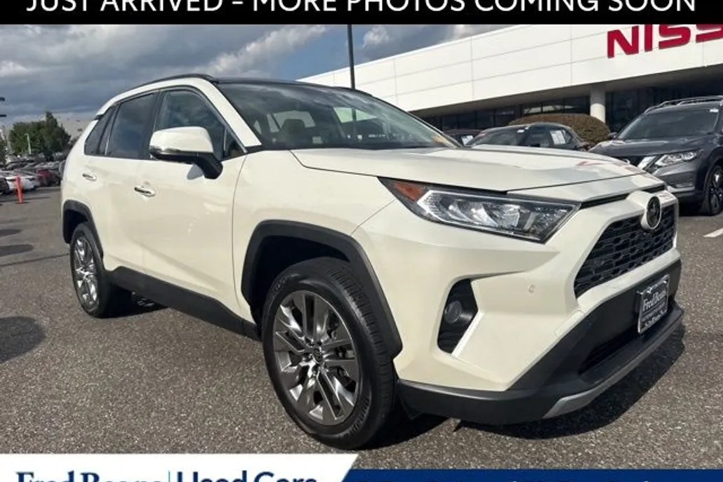 2020 Toyota RAV4 Limited photo 1