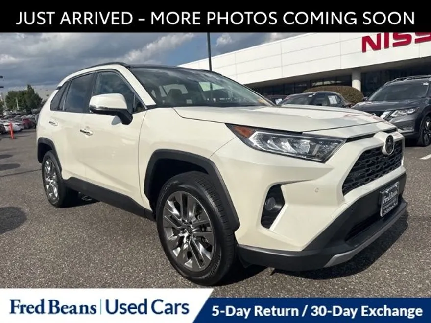 2020 Toyota RAV4 Limited photo 1