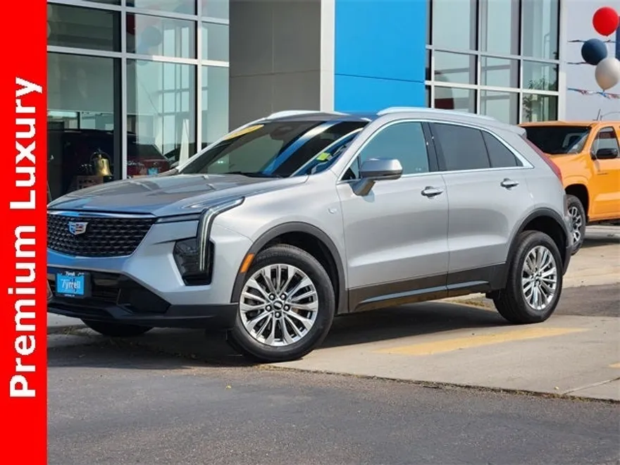 2024 Cadillac XT4 Premium Luxury photo 1