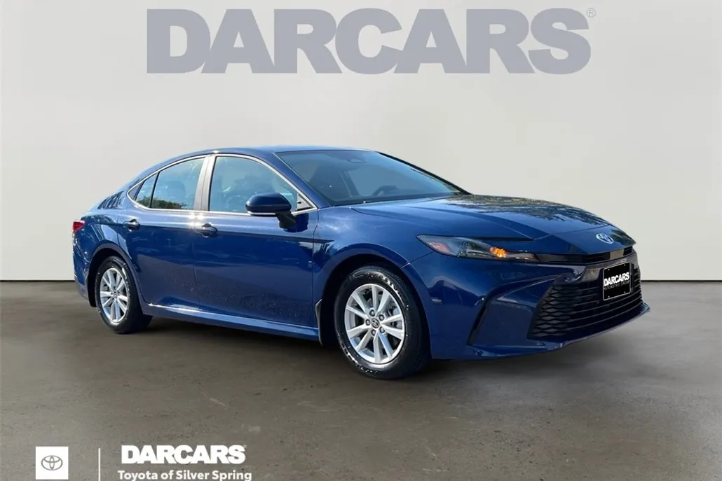 2025 Toyota Camry LE photo 1