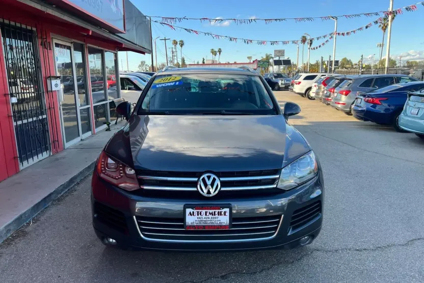 2012 Volkswagen Touareg TDI Lux Sport photo 1