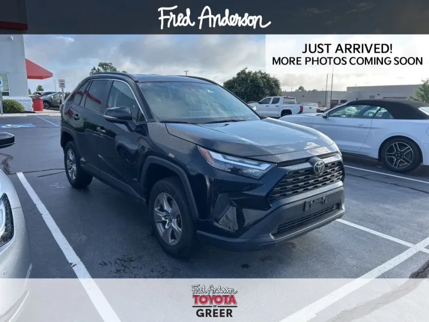 2023 Toyota RAV4 XLE photo 1