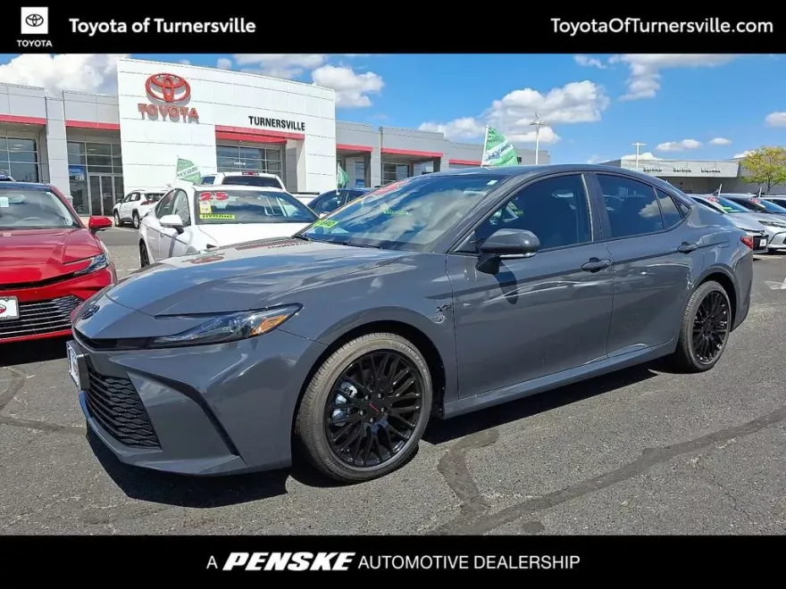 2025 Toyota Camry LE photo 1