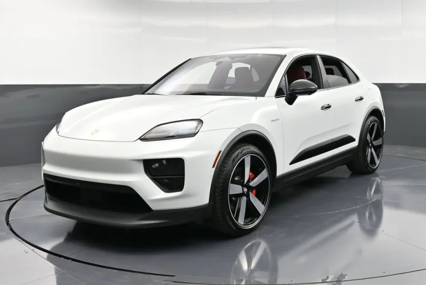 2025 Porsche Macan Electric photo 1
