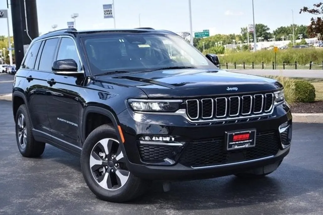 2023 Jeep Cherokee 4xe photo 1