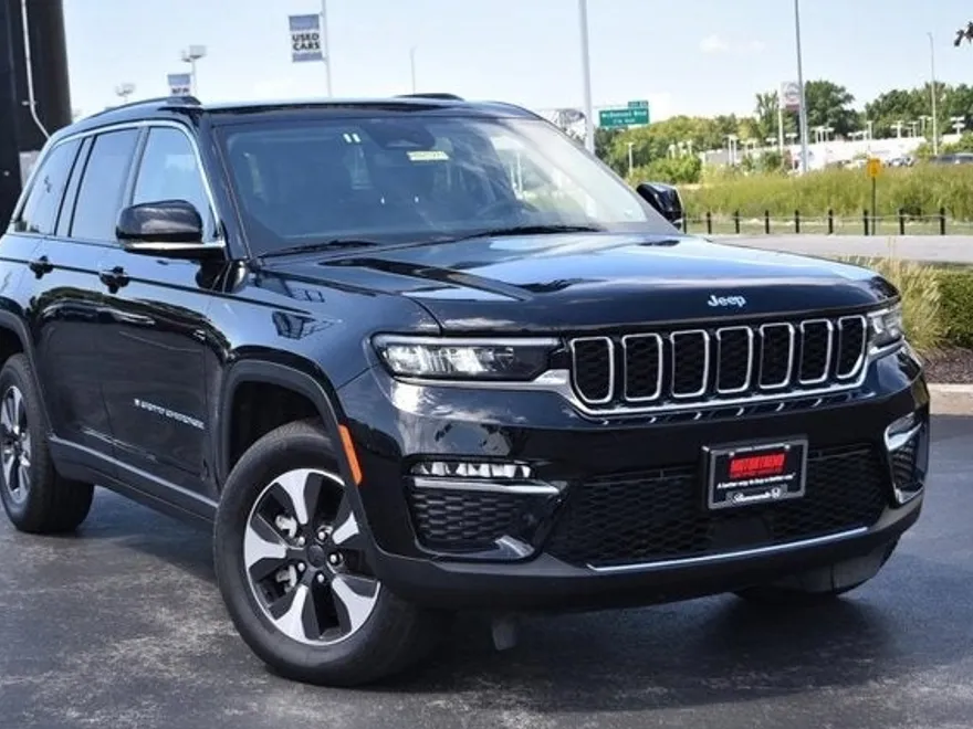 2023 Jeep Cherokee 4xe photo 1