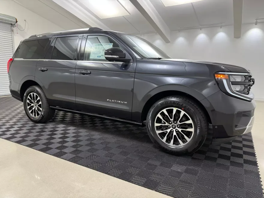 2025 Ford Expedition Platinum photo 1