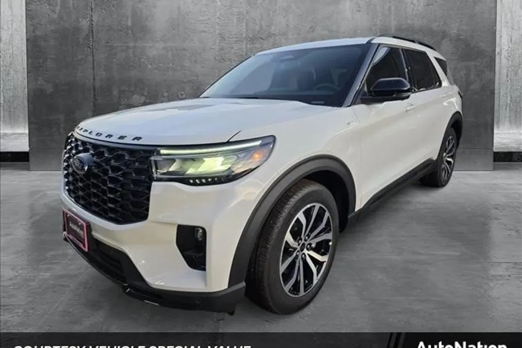2025 Ford Explorer ST-Line photo 1