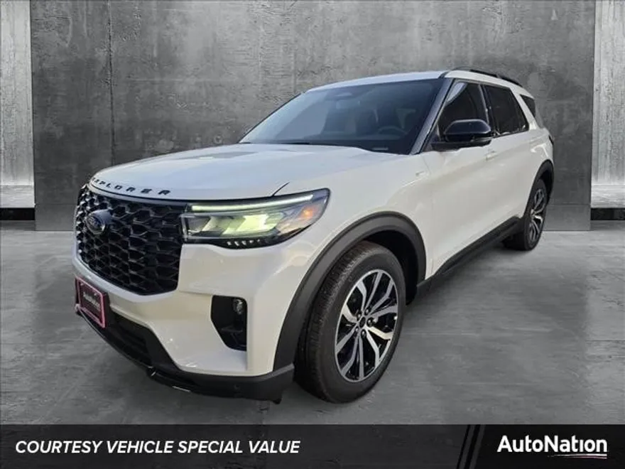 2025 Ford Explorer ST-Line photo 1