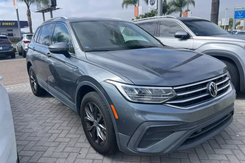 2022 Volkswagen Tiguan SE photo 1