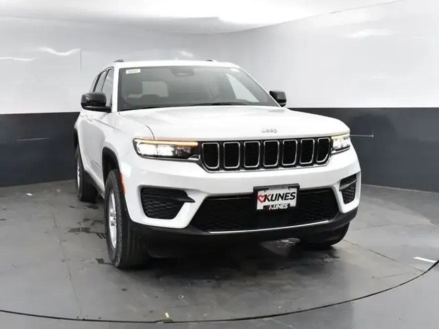 2025 Jeep Grand Cherokee Laredo photo 1