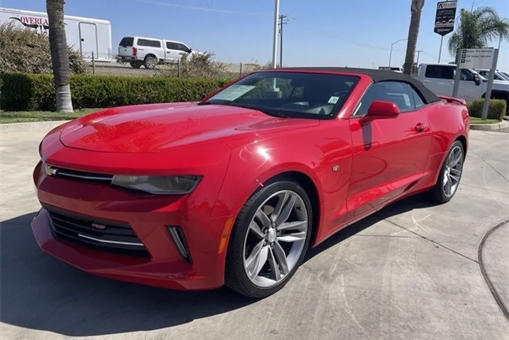 2018 Chevrolet Camaro 1LT photo 1
