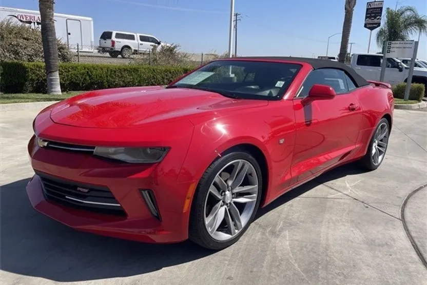 2018 Chevrolet Camaro 1LT photo 1