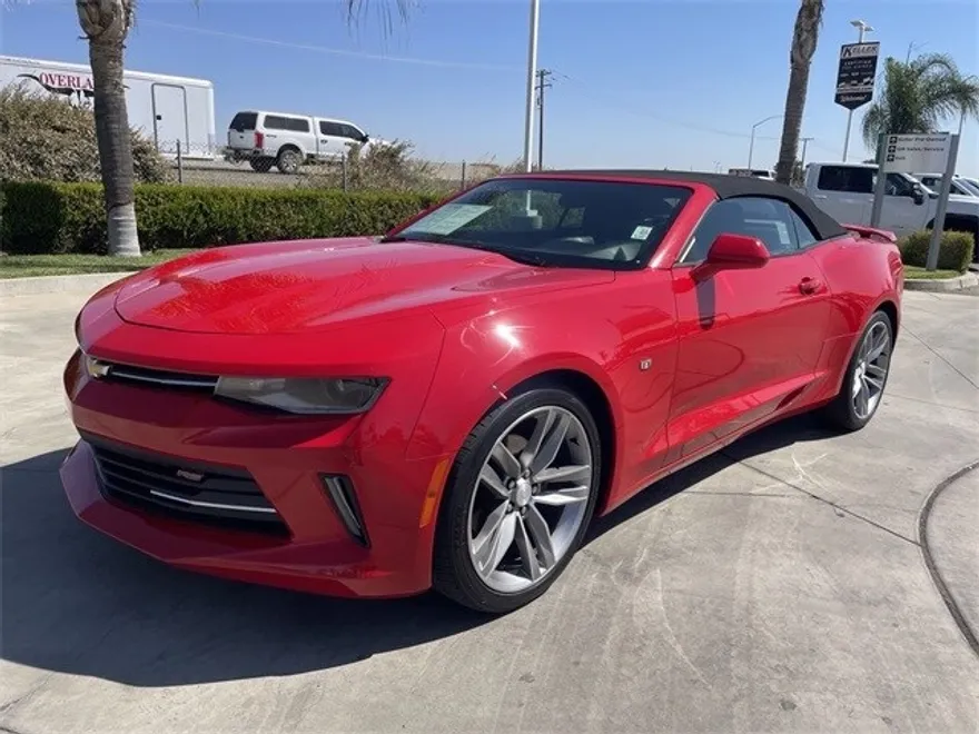2018 Chevrolet Camaro 1LT photo 1