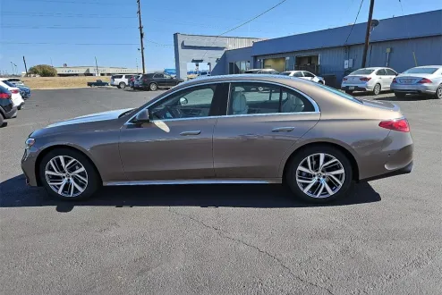 2025 Mercedes Benz E 350 4MATIC photo 3