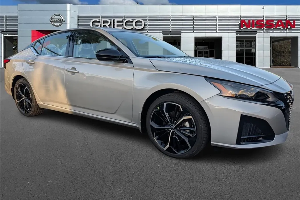 2025 Nissan Altima SR photo 1