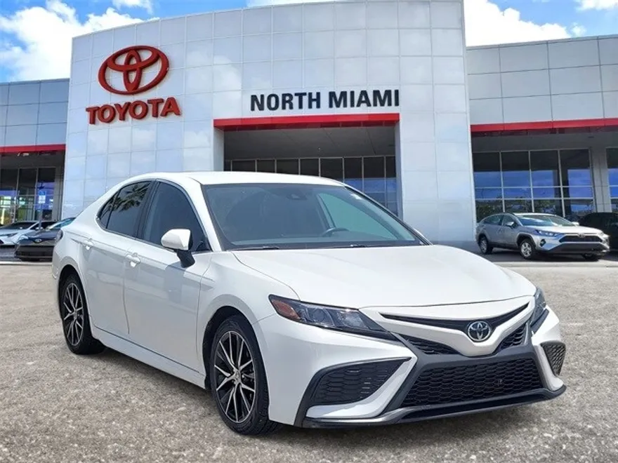 2024 Toyota Camry SE photo 1