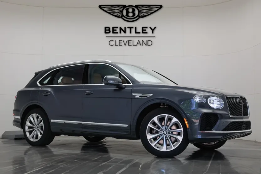 2024 Bentley Bentayga V8 photo 1