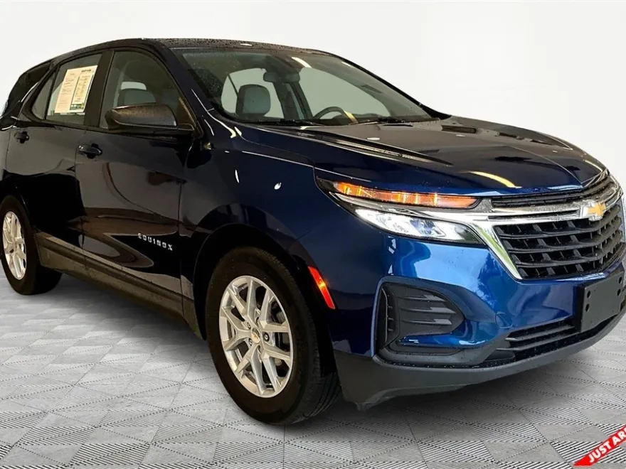 2022 Chevrolet Equinox LS photo 1