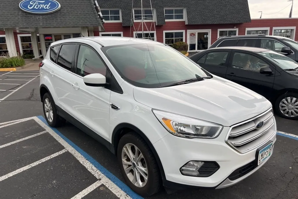 2019 Ford Escape SE photo 1
