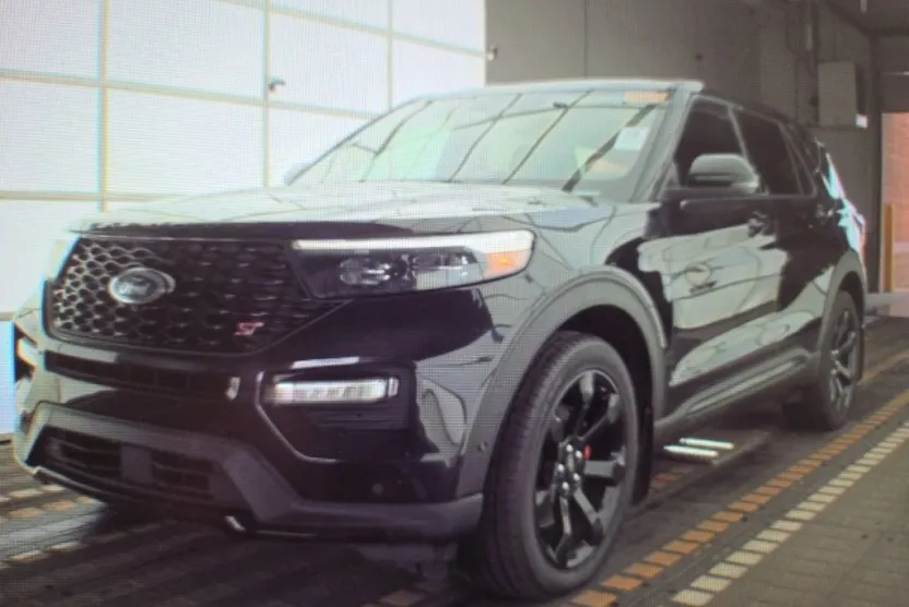 2022 Ford Explorer ST photo 1