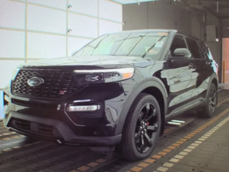 2022 Ford Explorer ST photo 1