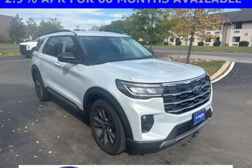 2025 Ford Explorer photo 1