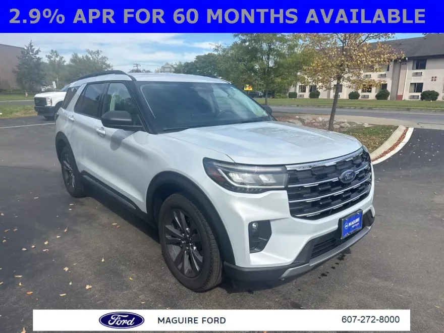 2025 Ford Explorer photo 1