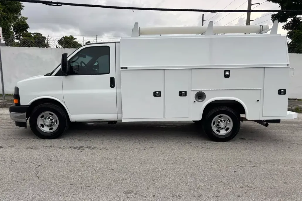 2018 Chevrolet Express 3500 Cargo Van photo 1