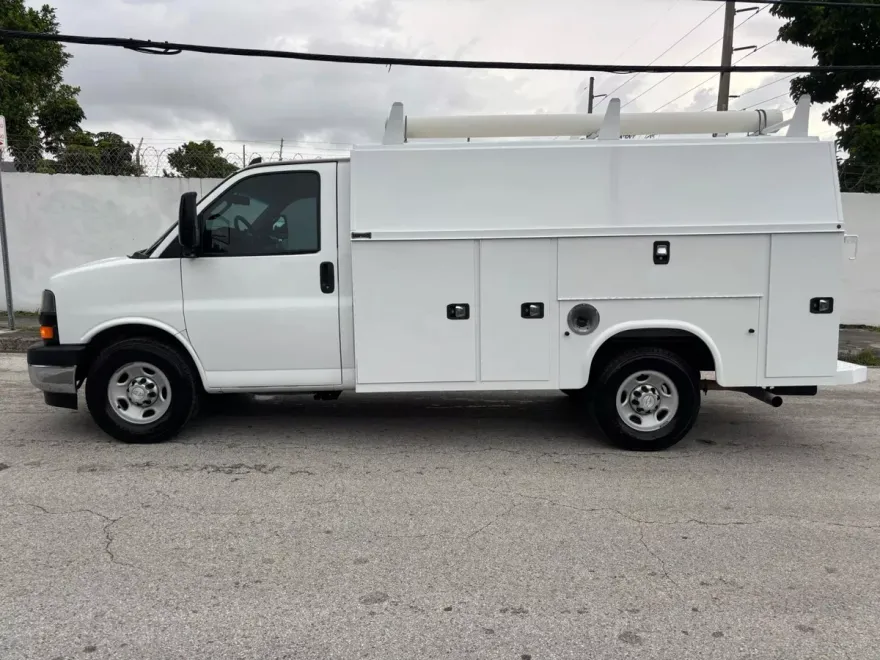 2018 Chevrolet Express 3500 Cargo Van photo 1